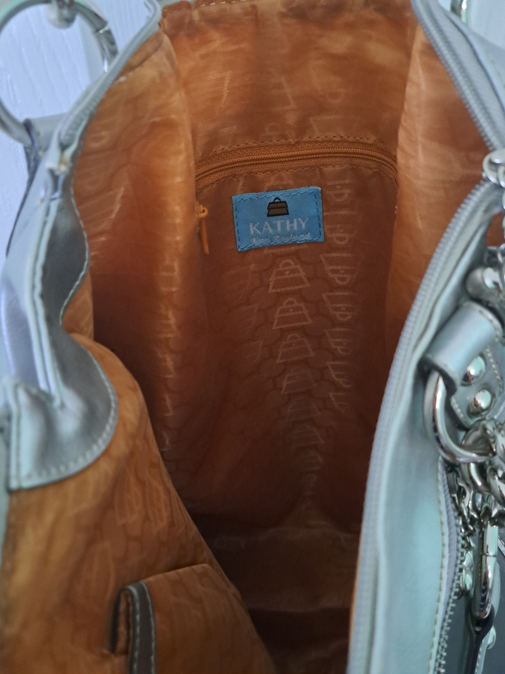 Kathy Van Zeeland Silver Metallic Shoulder Bag - Picture 6 of 7